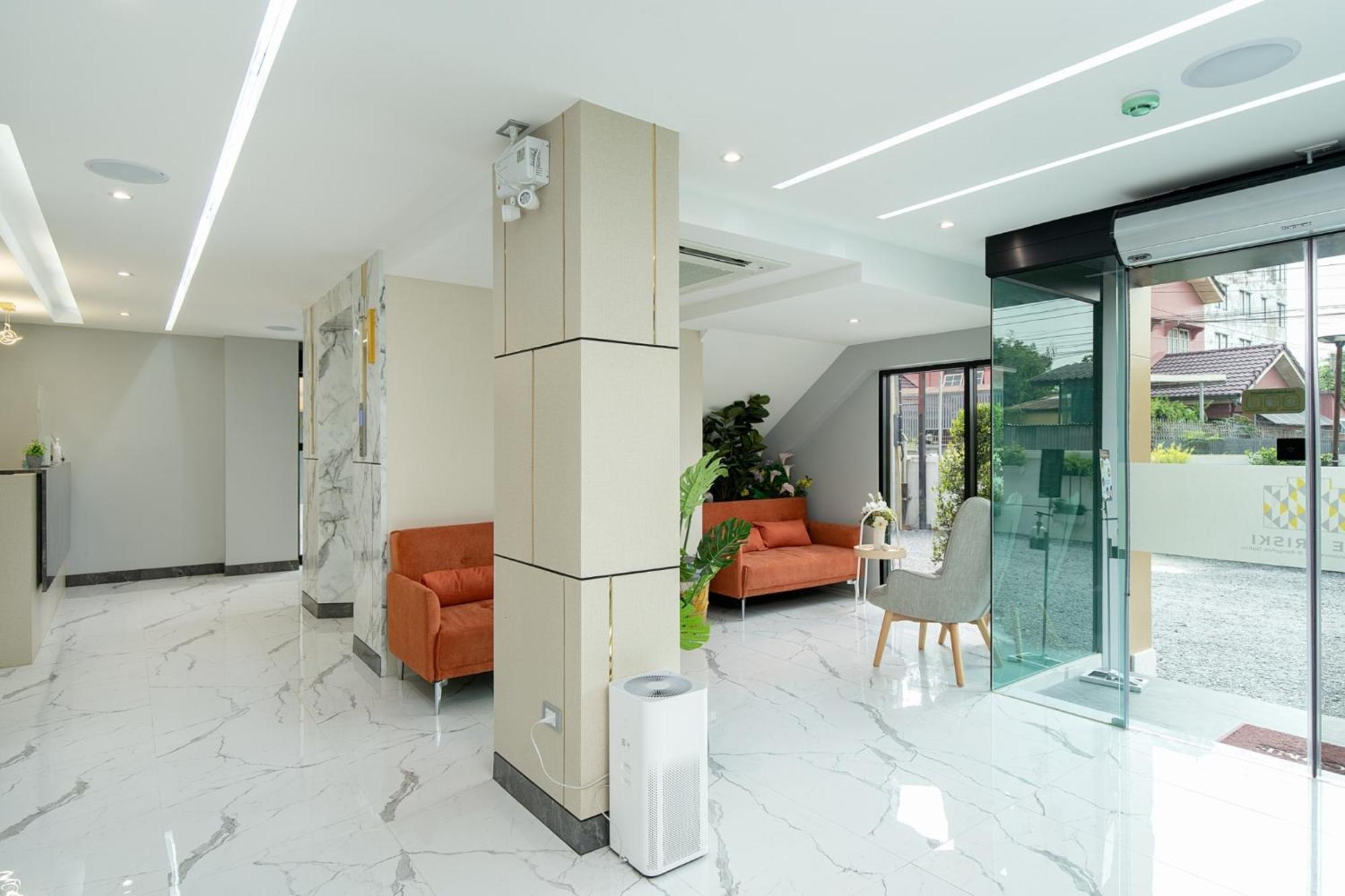 The Riski Hotel At Bangphlat Station Sha Bangkok Exterior foto